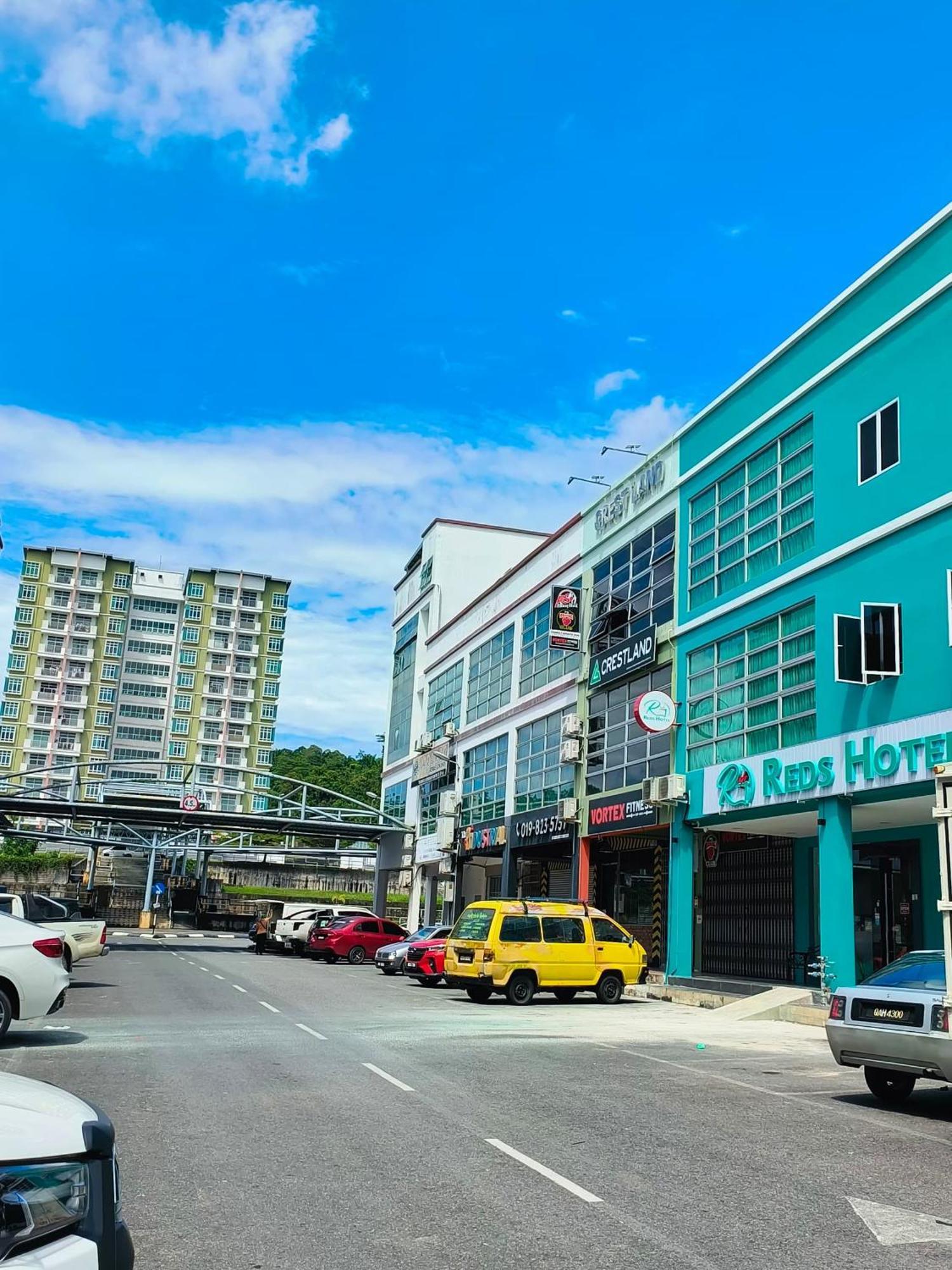 Red'S Hotel Bintulu Exterior photo