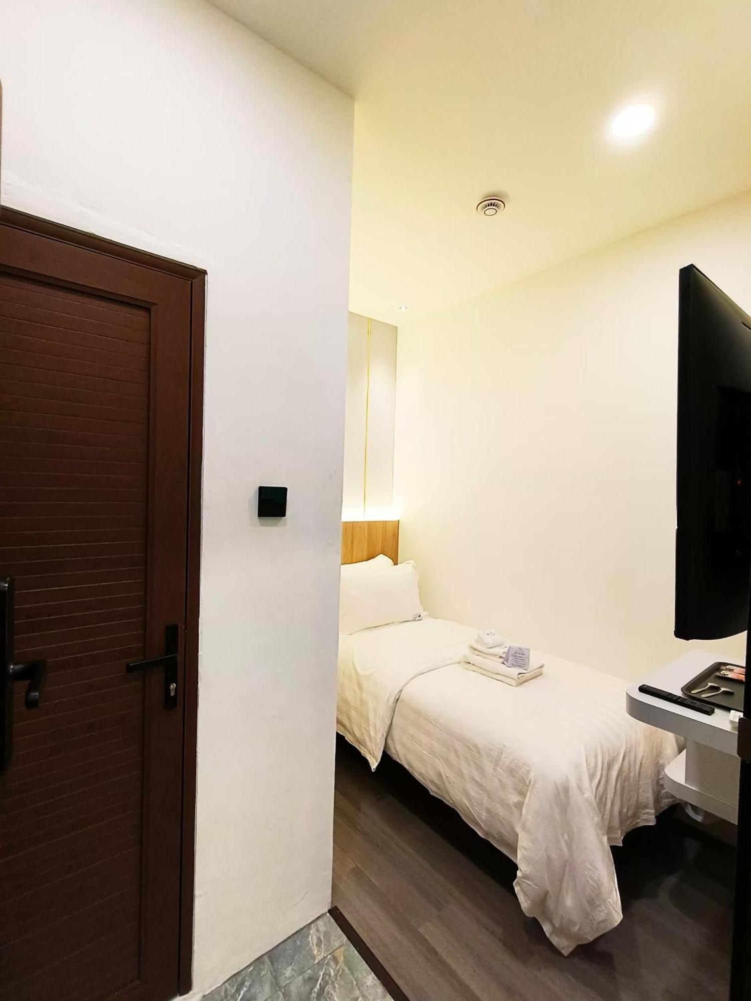 Red'S Hotel Bintulu Exterior photo